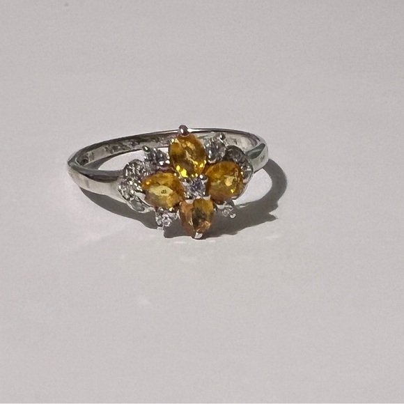 Elegant Yellow Gemstone Silver Ring - Picture 4 of 4